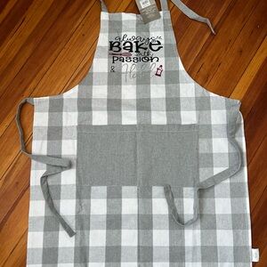 kathy ireland Gray Checkered Apron with Pocket